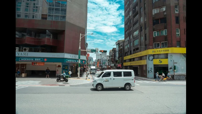 How AI Works in Autonomous Cars (Clear Explanation) - Artificial Intelligence visual representation