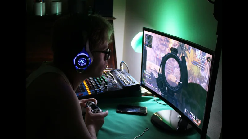 How Cloud Gaming Works and Why It Matters - Gaming Tech visual representation