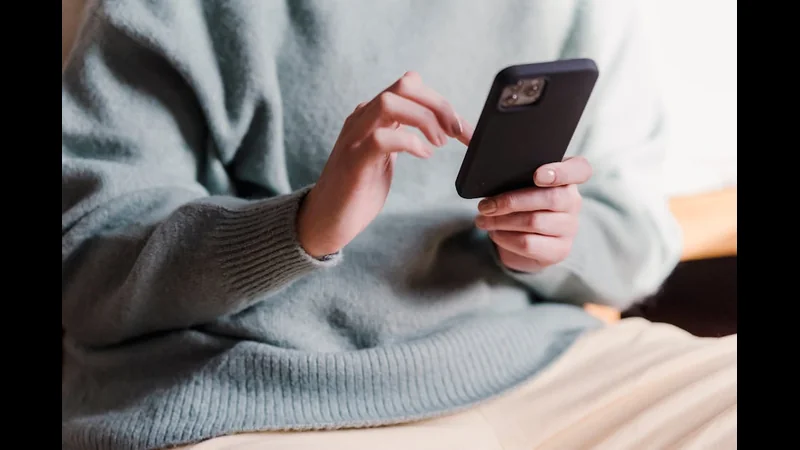 How 5G Actually Works (And Why It Still Matters in 2026) - Mobile Tech visual representation