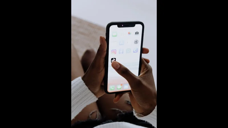The Complete Guide to Choosing the Right Smartphone in 2026 - Mobile Tech visual representation