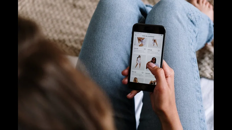 The Difference Between OLED, AMOLED, and LCD - Mobile Technology detailed view