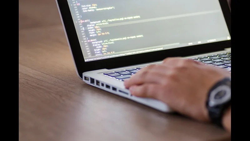 Developers Are Moving Away From Traditional Frameworks — Here’s What’s Replacing Them - Software Development visual representation